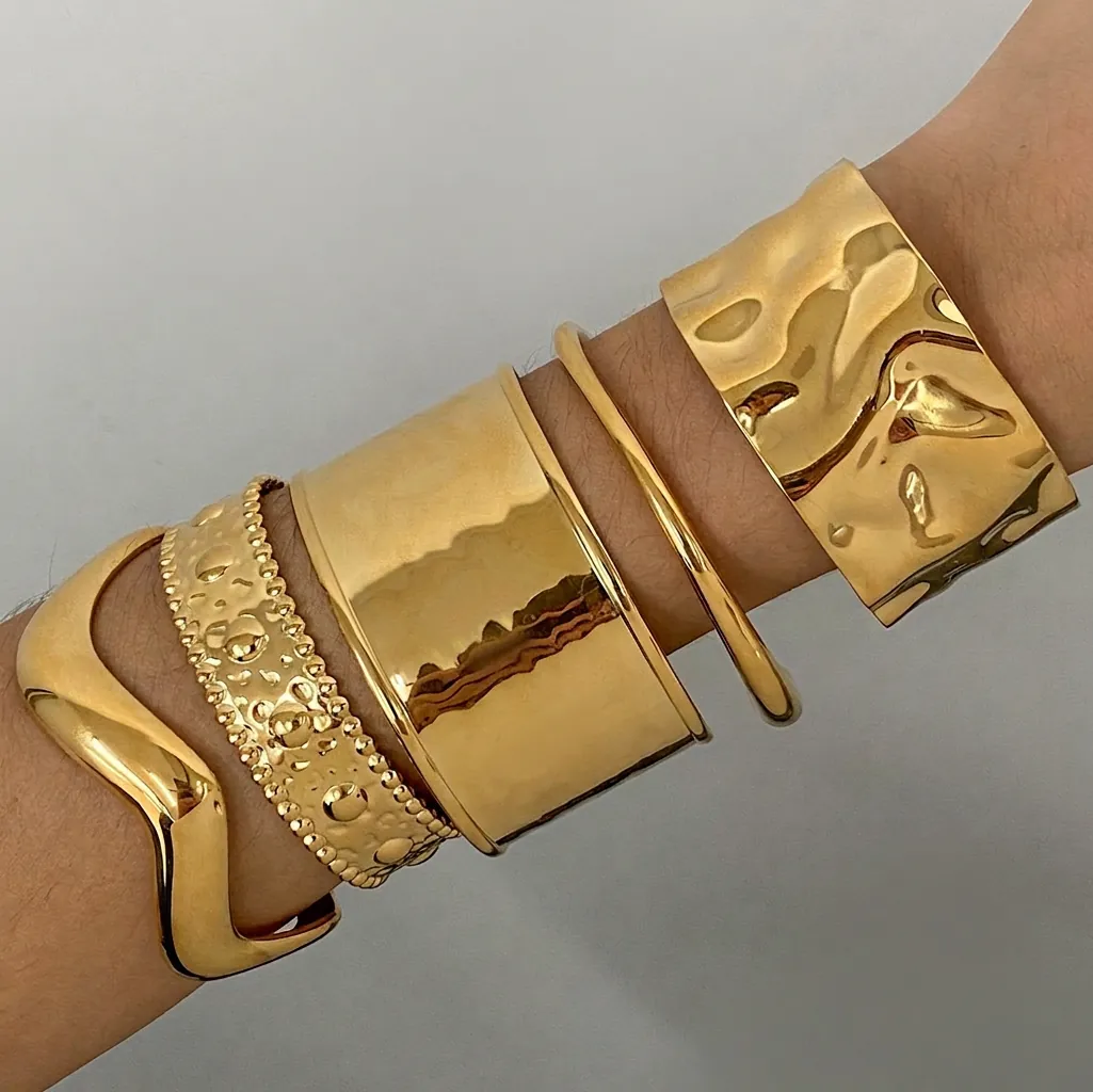 Edelstahl Offene Manschette Armreif Gehämmertes Wellen Design Wasserdicht Hypoallergen Verstellbar Modeschmuck Damen
