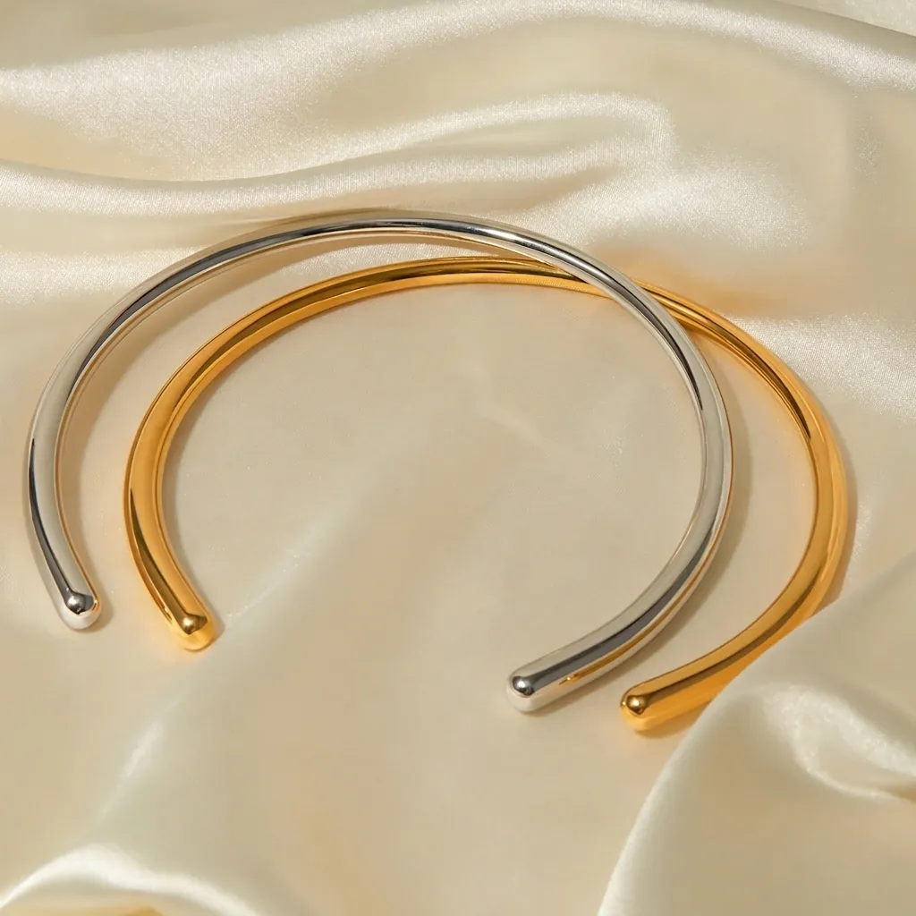 Collana Girocollo Aperta Minimalista Superficie Liscia Lucida Acciaio Inossidabile Placcato Oro 18K Cerchio Da Collo Rigido Geometrico