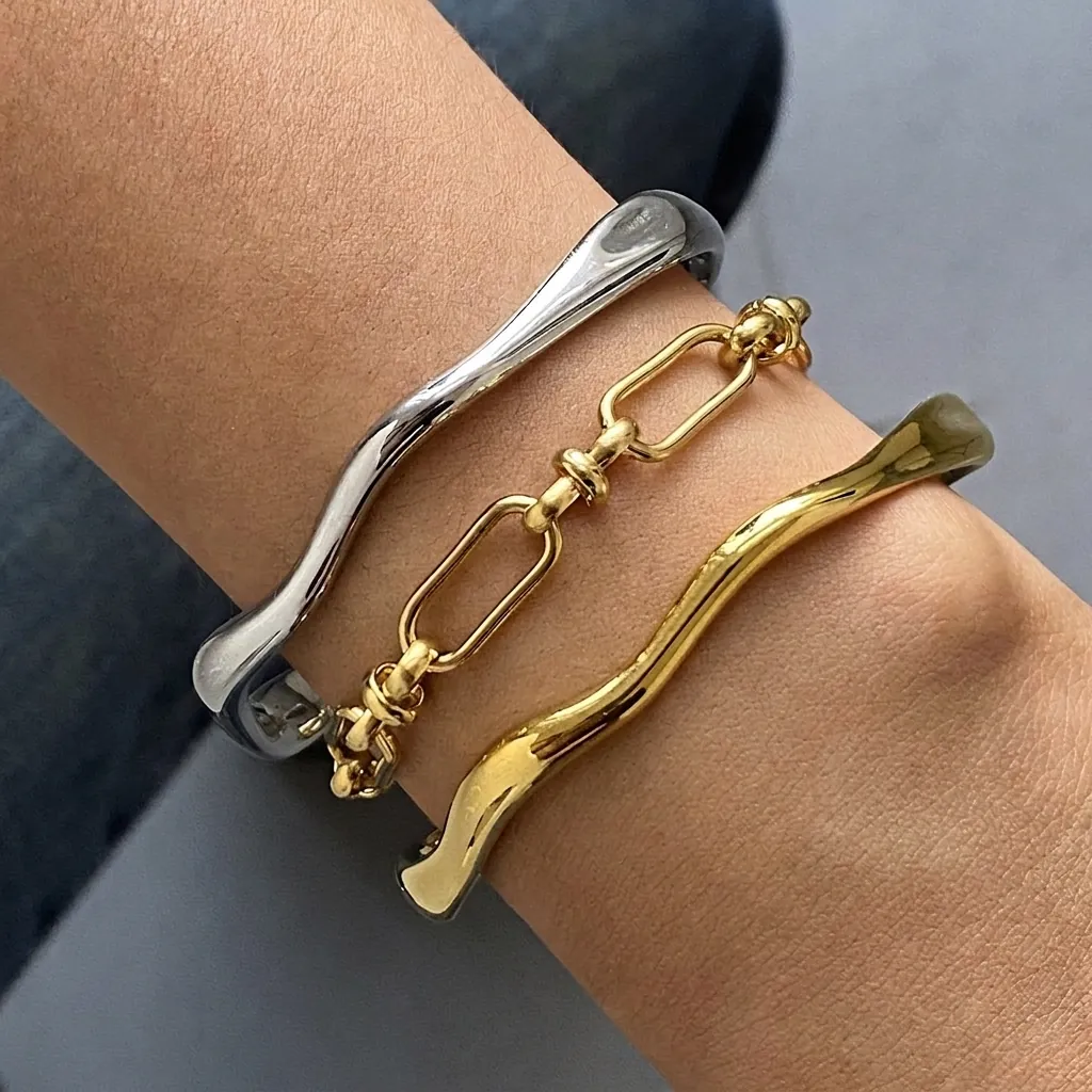 Stainless Steel Wave Open Cuff Bangle Paperclip Link Bracelet 18K Gold Plated Waterproof Hypoallergenic Elegant Jewelry