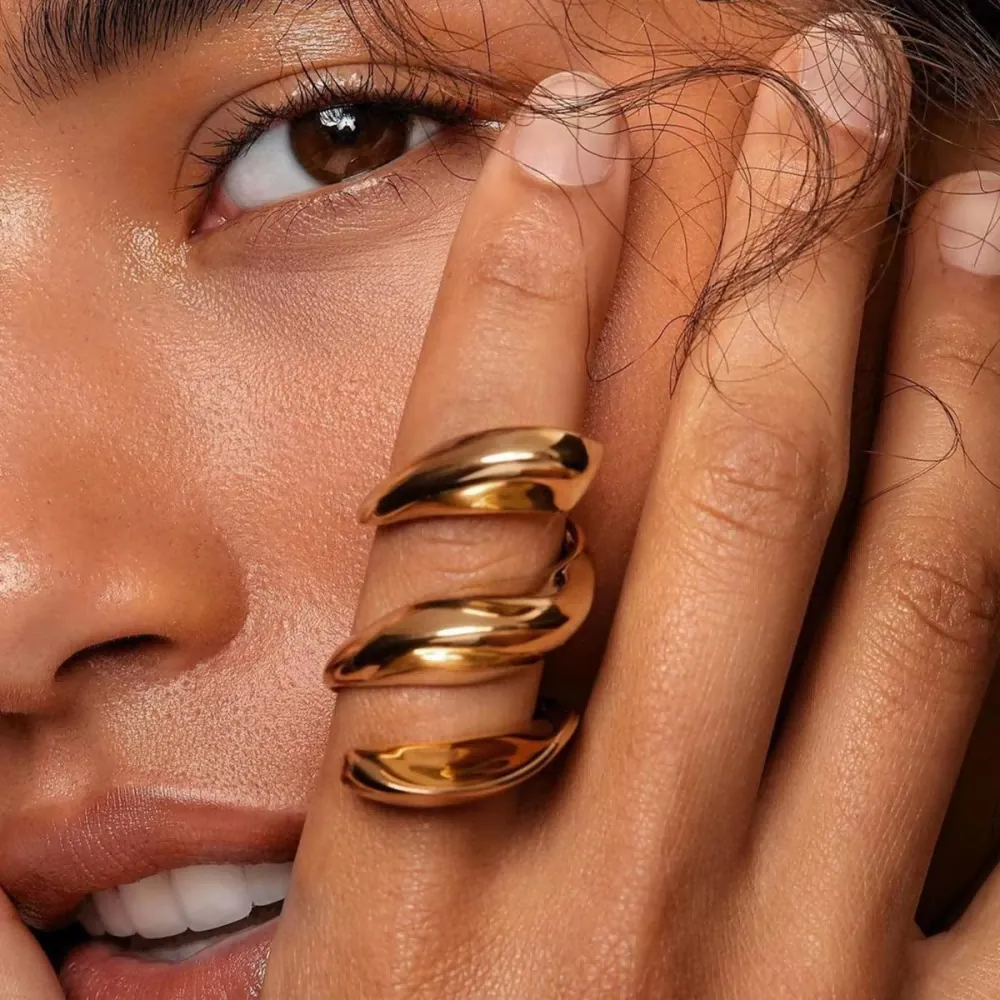 Anello A Spirale Minimalista In Acciaio Inossidabile Placcato Oro 18K Gioielli Geometrici Da Donna Stile Futuro