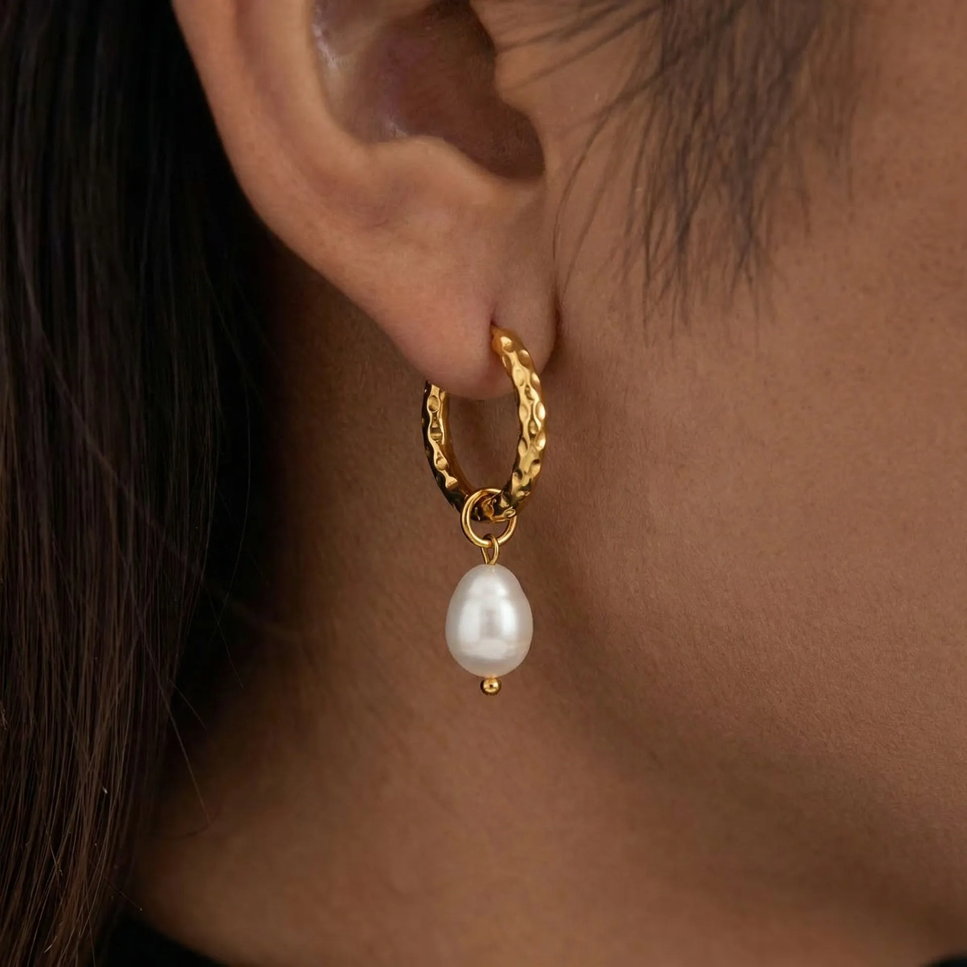 Orecchini A Cerchio Pendenti Perle D'Acqua Dolce Acciaio Inossidabile 304 Placcato Oro 18K Martellato Vintage Elegante
