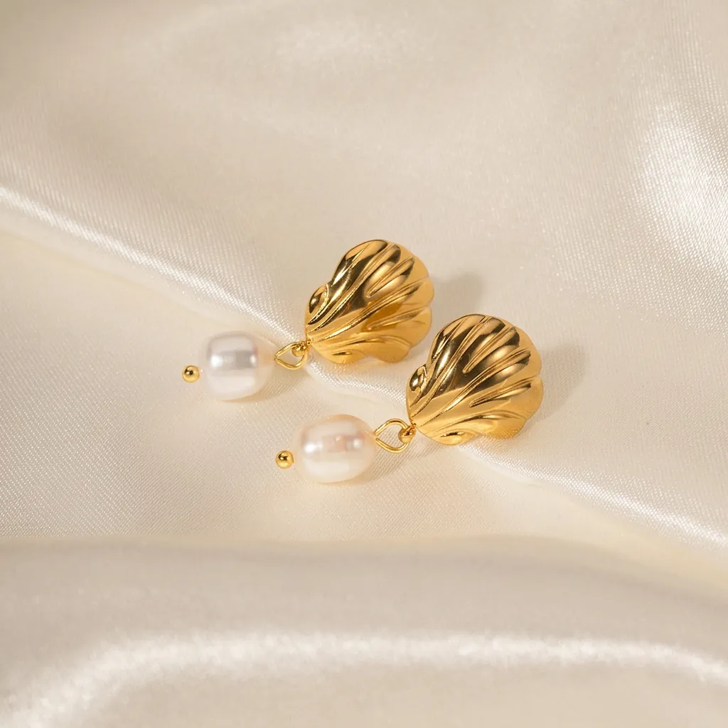 Boucles D'Oreilles Pendantes Coquille Plaqué Or Sous Vide Acier Inoxydable Avec Perle D'Eau Douce Bijoux Élégants Femmes