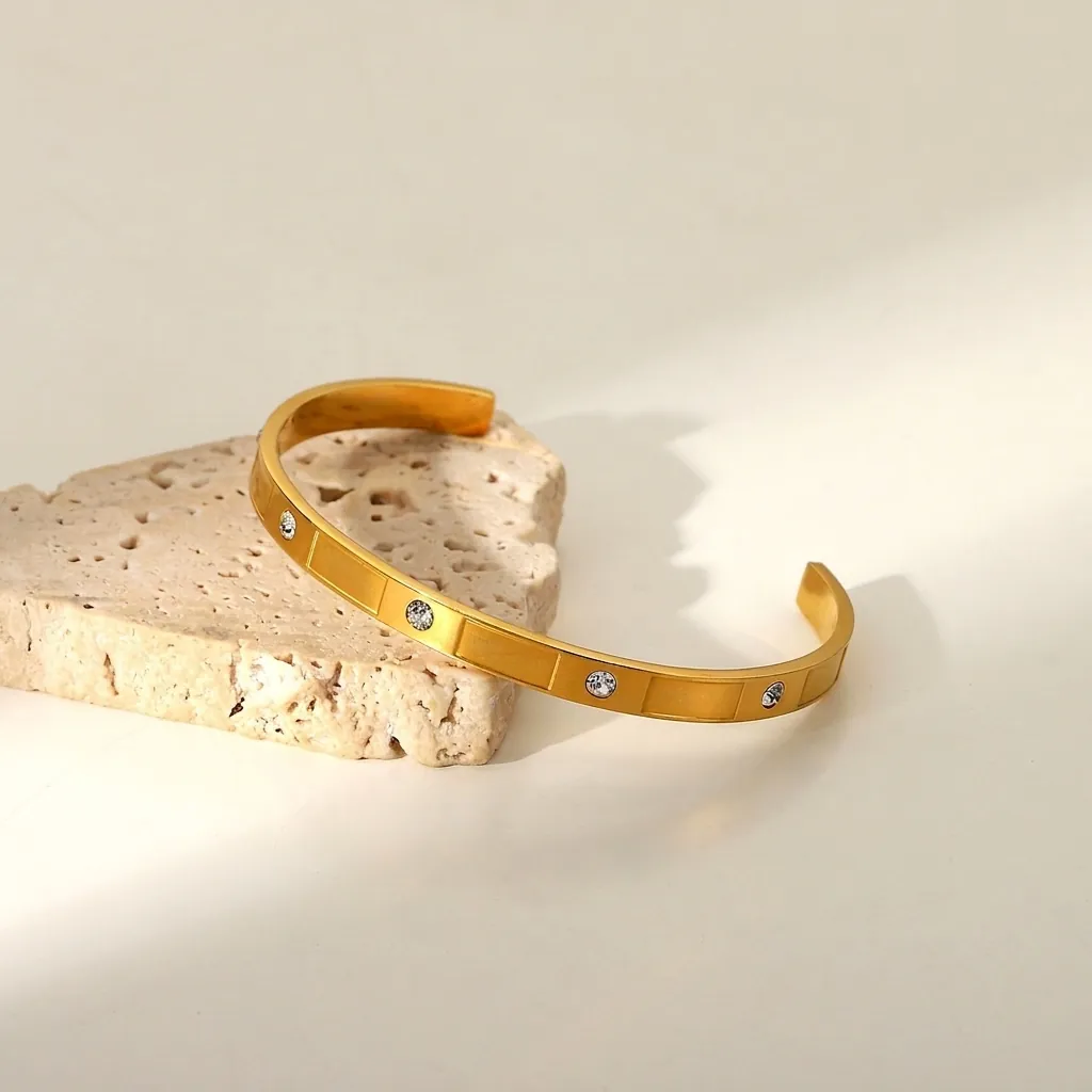 Bracciale Rigido Aperto in Acciaio Inossidabile Placcato Oro 18K Minimalista Donna Geometrico con Strass Intarsiati Gioielli