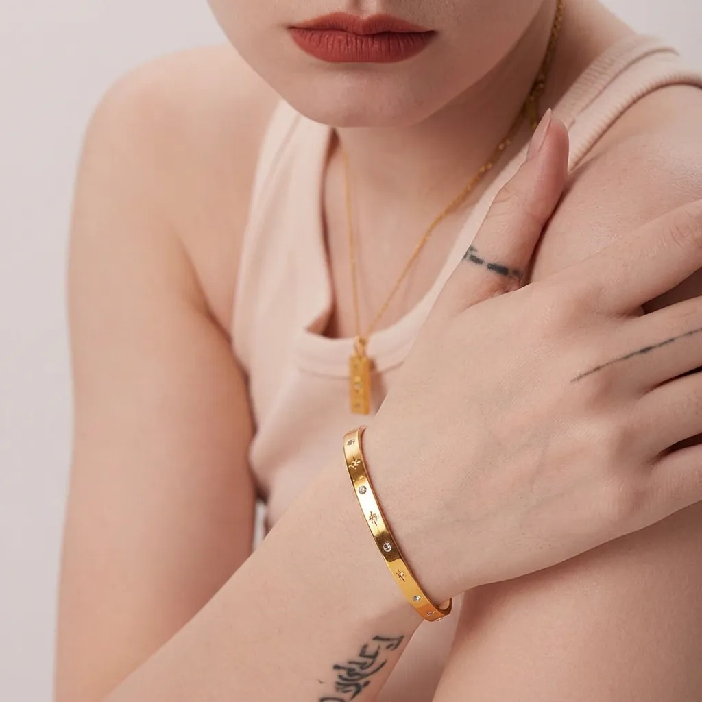 Französisch Retro 18K Vergoldet Edelstahl Stern Armreif Strass Eingelegt Stern Geometrische Offene Armband Für Damen