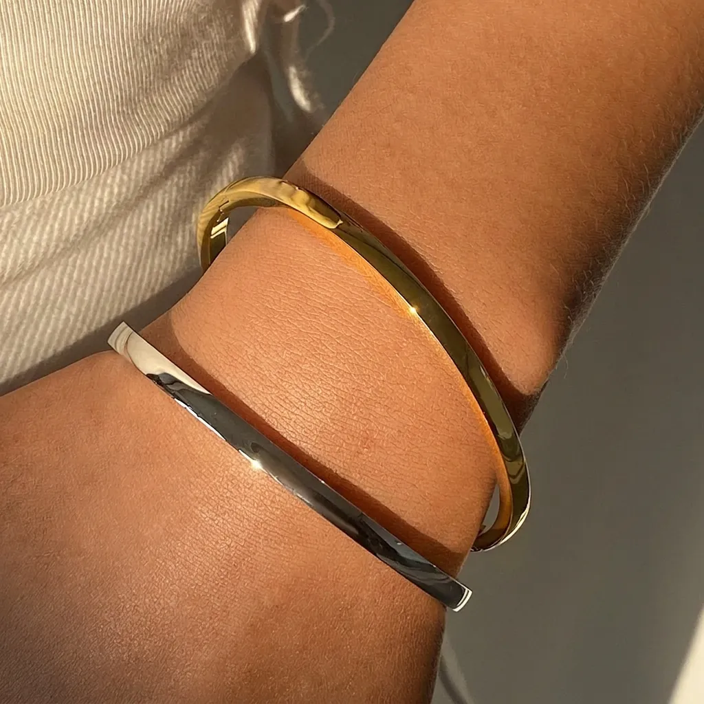 Minimalistisches Poliertes Edelstahl Armreif Armband Mit Verschluss Wasserdichter Schlichter Geometrischer Schmuck Damen