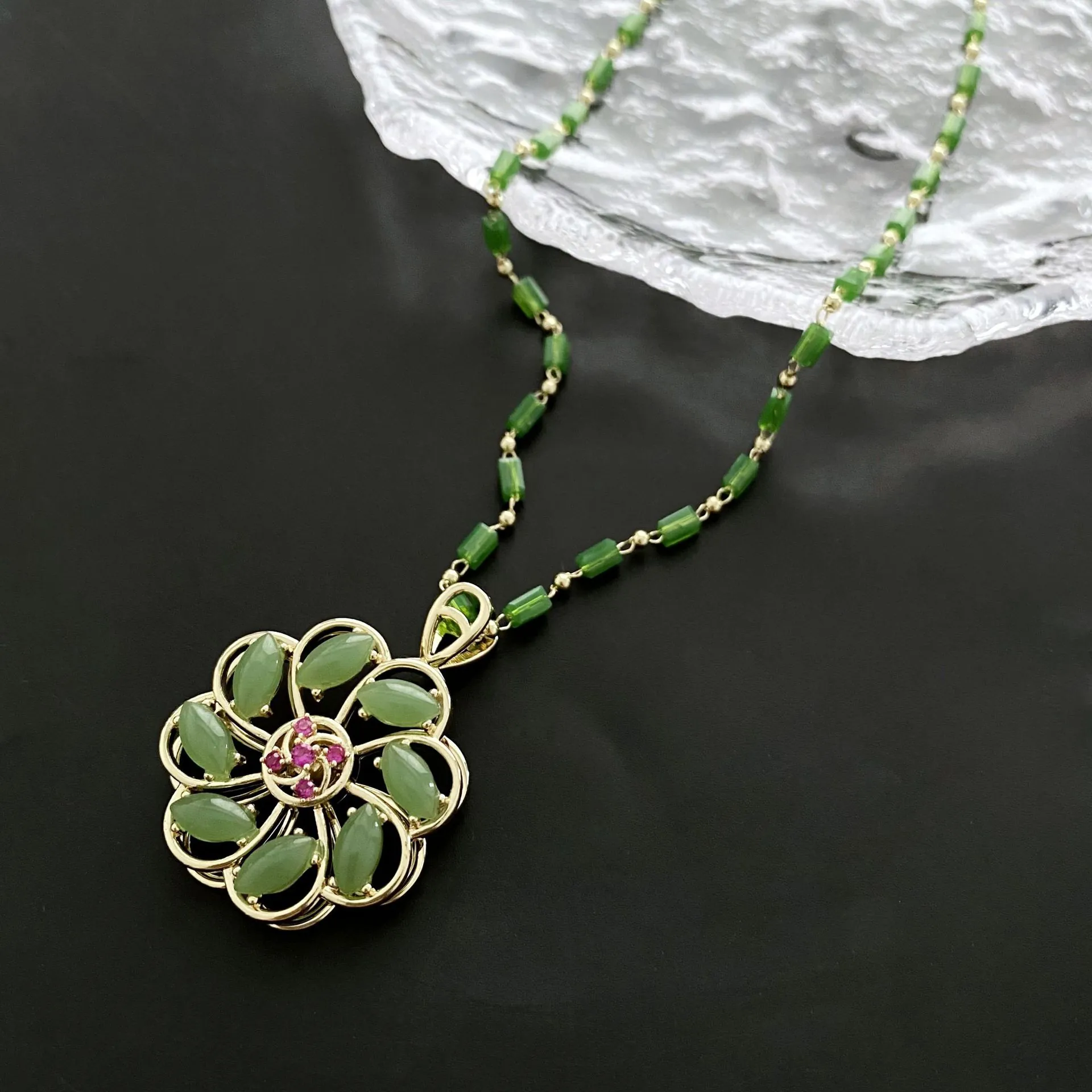 Rotating Lucky Flower Pendant Necklace Green Inlaid Stone Copper Gold Plated Beaded Chain Vintage Jewelry For Women