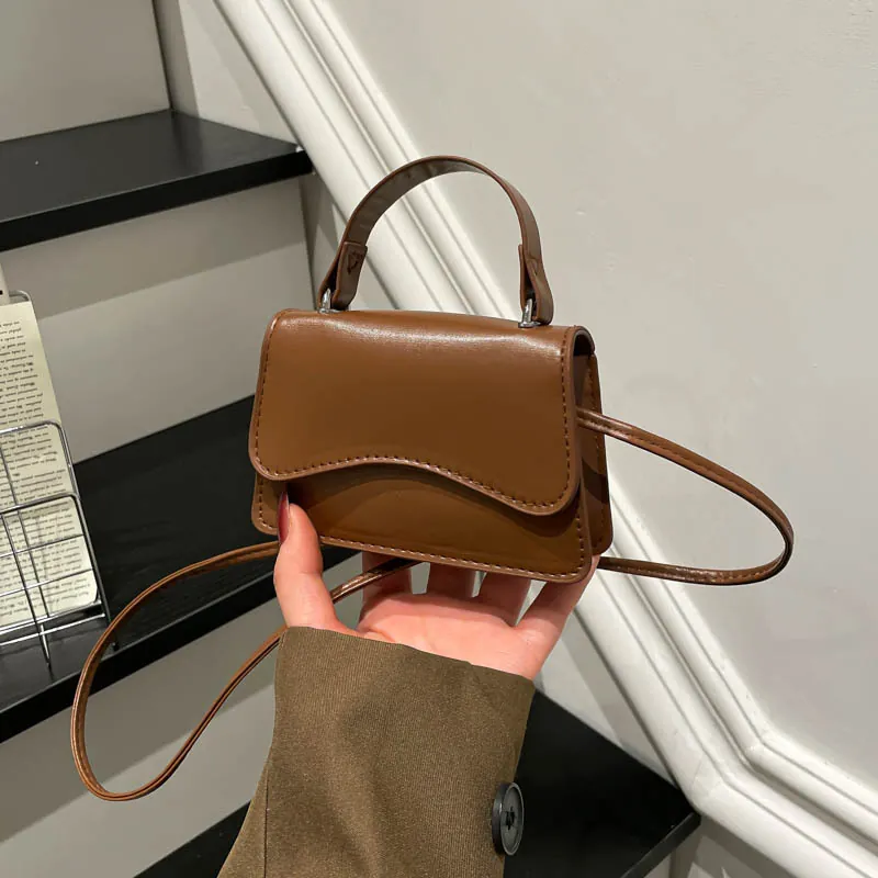 Mini Borsa a Mano da Donna Con Patta Ondulata in Pelle PU Piccola Borsa a Tracolla Quadrata Con Manico e Tracolla Sottile