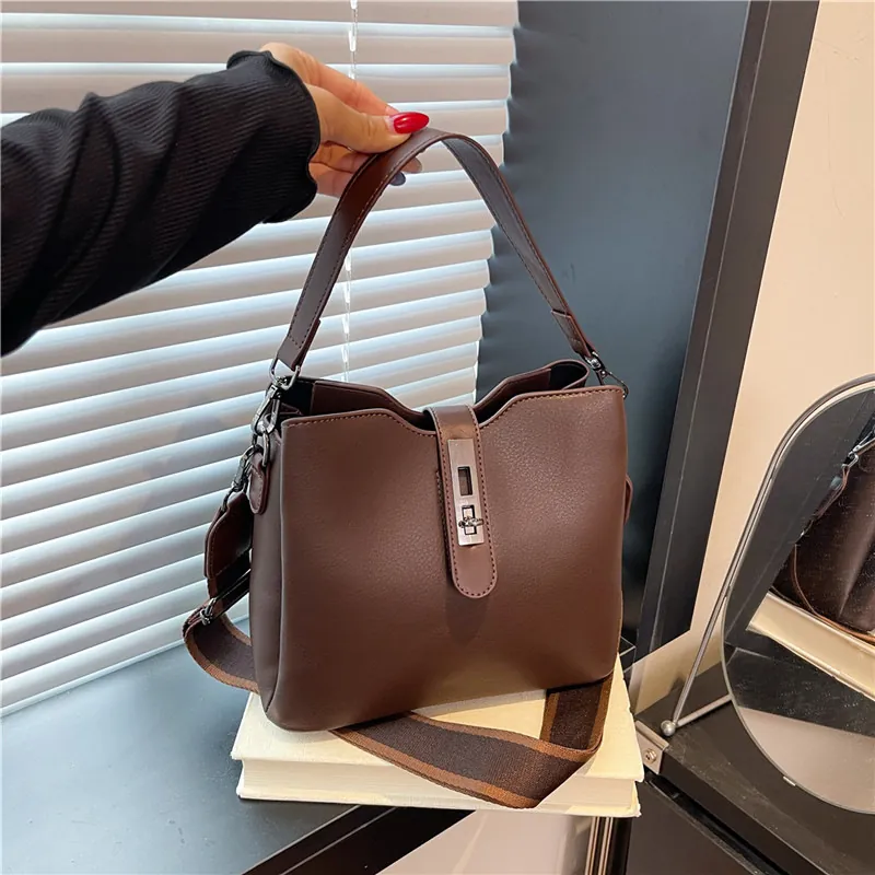 Textured PU Leather Bucket Bag For Women Large Capacity Multi Layer Shoulder Crossbody Handbag With Wide Strap Solid Color