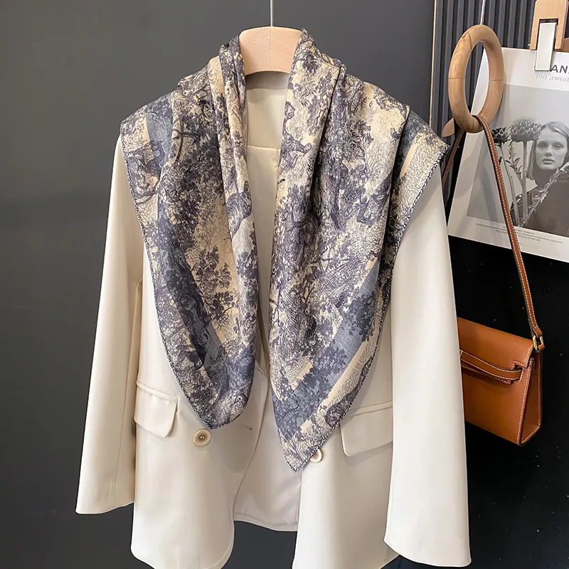 Carré de Soie Vintage Imprimé Toile De Jouy pour Femmes Style Français Texture Satinée en Polyester Motif Animaux de la Jungle Foulard Décoratif