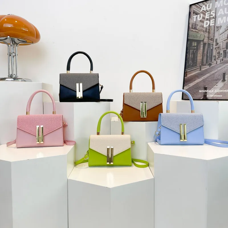 Mode Femmes Sac à Main en Cuir PU Épissage Texture Tissée Sac à Bandoulière Avec Fermoir Métallique Été Trajet Petit Sac Carré