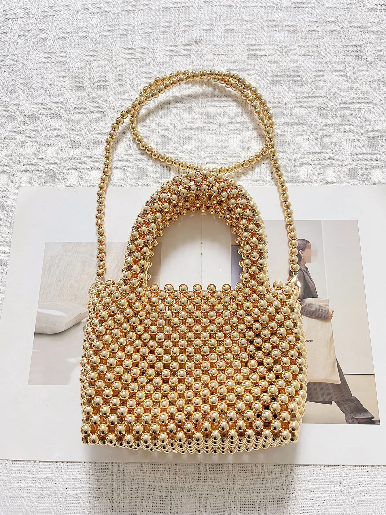Sac à Main Femme Perles Dorées Acrylique Tissé Sac Bandoulière Carré Mini Tote Bag Élégant Sac de Soirée Avec Longue Bandoulière Amovible