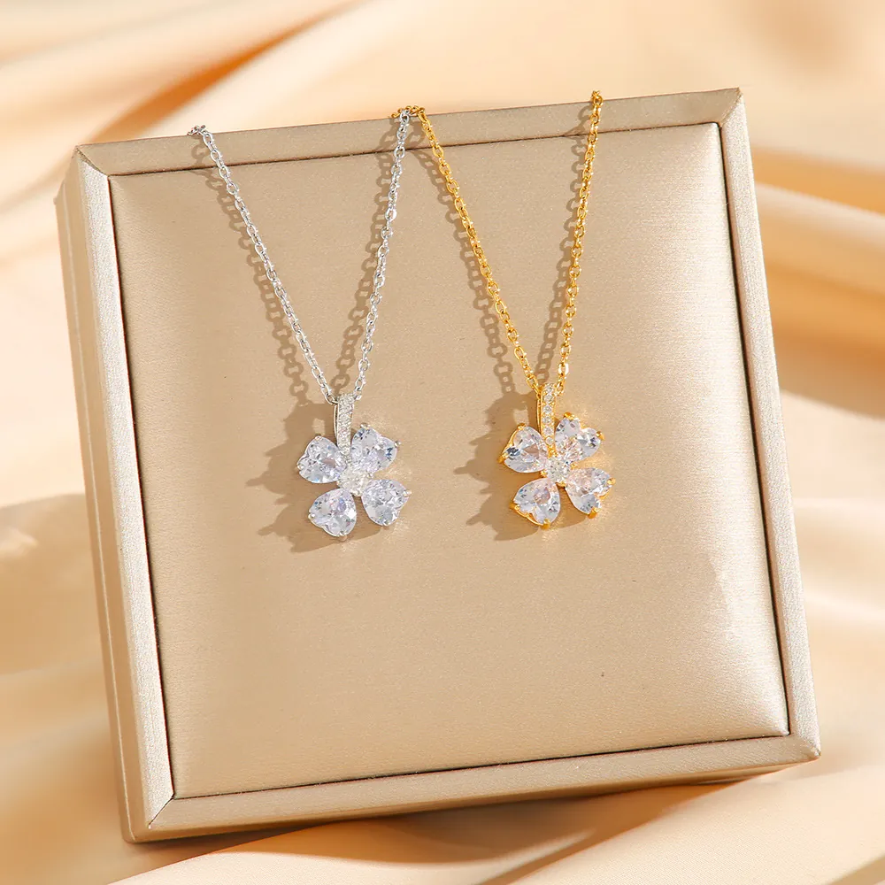 Collier Pendentif Trèfle Acier Inoxydable Coeur Zircon Chaîne De Clavicule Bijoux Pour Femmes Minimaliste Mode Tendance