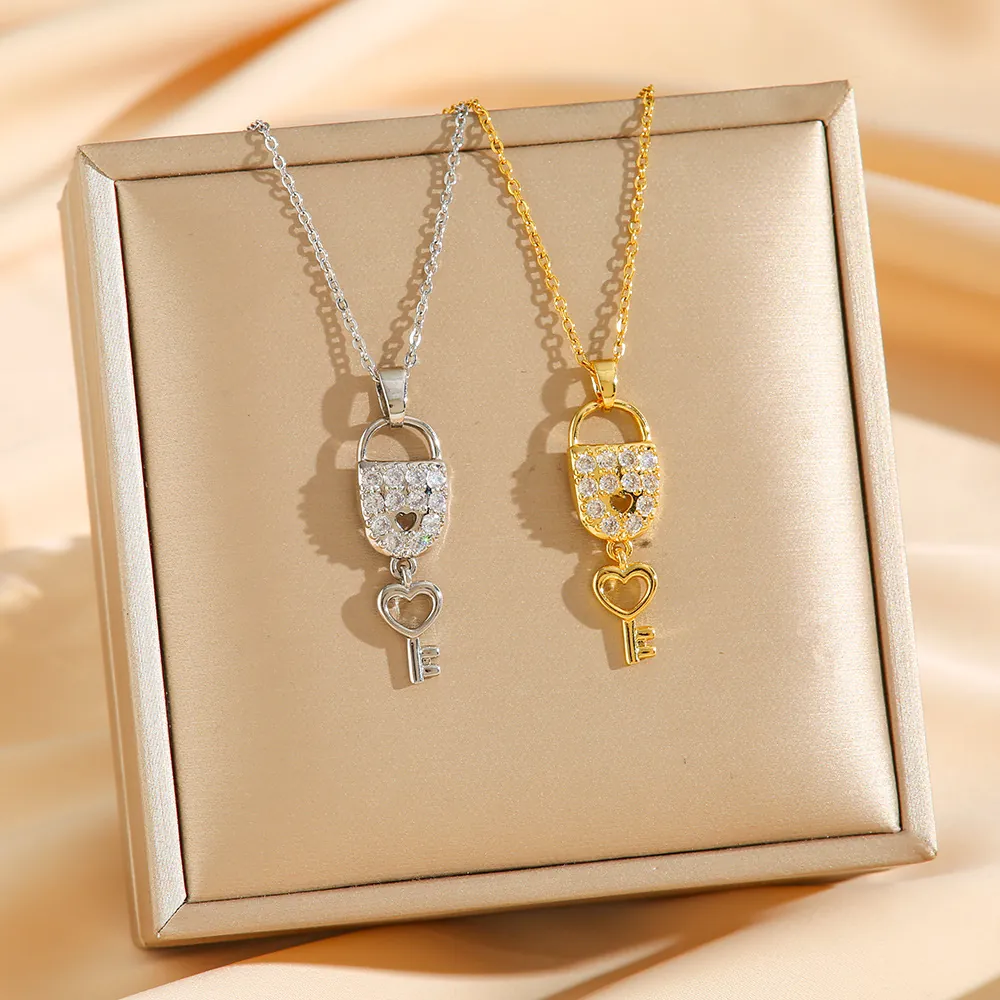 Collier Pendentif Serrure Et Clé En Acier Titane Micro Incrusté De Zircon Coeur Chaîne De Clavicule Bijoux Minimalistes