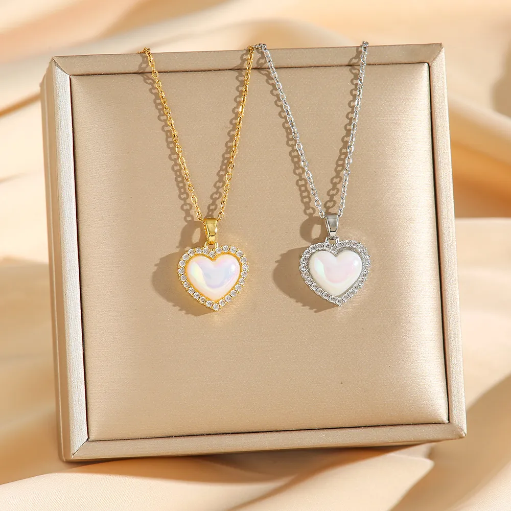 Collier Pendentif Cœur Acier Titane Avec Zircon Et Incrustation Irisée Plaqué Or Mode De Luxe Pour Femmes