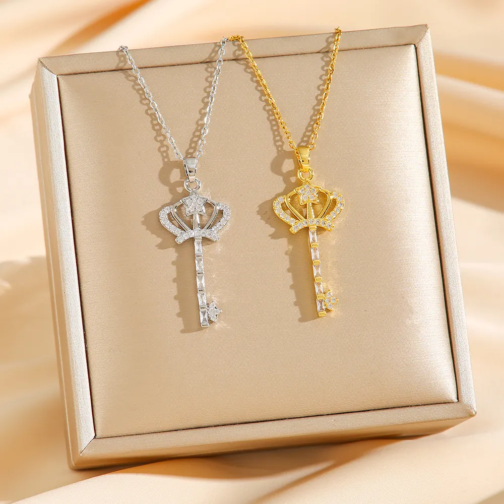 Collier Pendentif Clé Couronne Élégant En Acier Titane Avec Zircone Cubique Incrusté Étoile Bijoux Banquet Pour Femmes