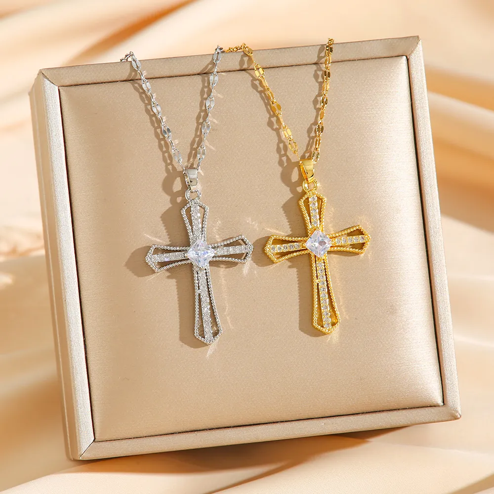 Collier Pendentif Croix En Acier Titane Avec Zircon Pierre Carrée Bijoux De Mode Élégants Pour Femmes