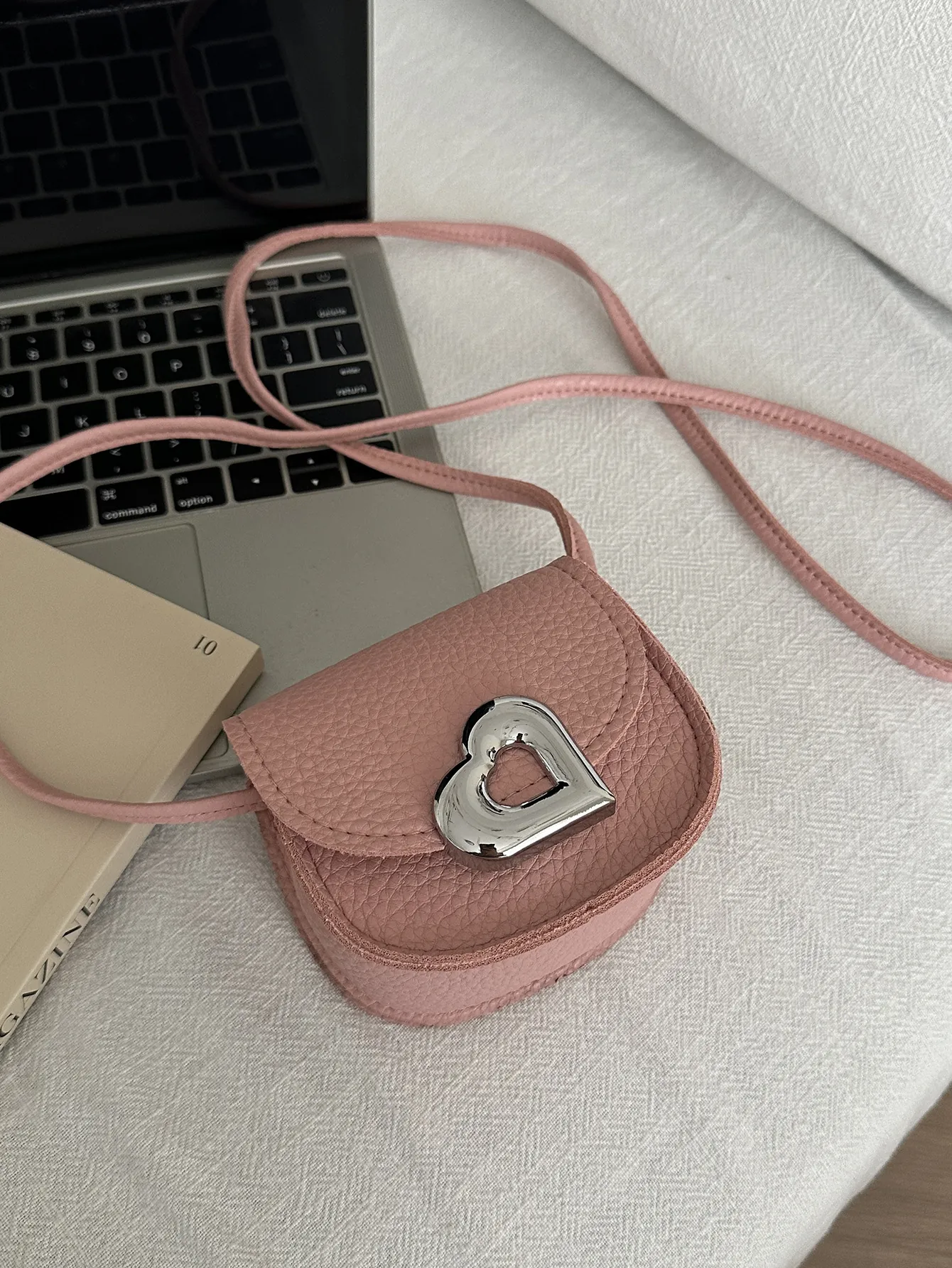 Women Mini Crossbody Bag Heart Shaped Buckle Lychee Pattern PU Leather Simple Sweet Small Saddle Shoulder Bag