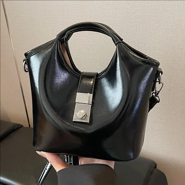 Koreanischer Stil PU Leder Damen Eimertasche Nischen-Design Lässige Schulter Umhängetasche Mit Innentasche Herzanhänger Handtasche