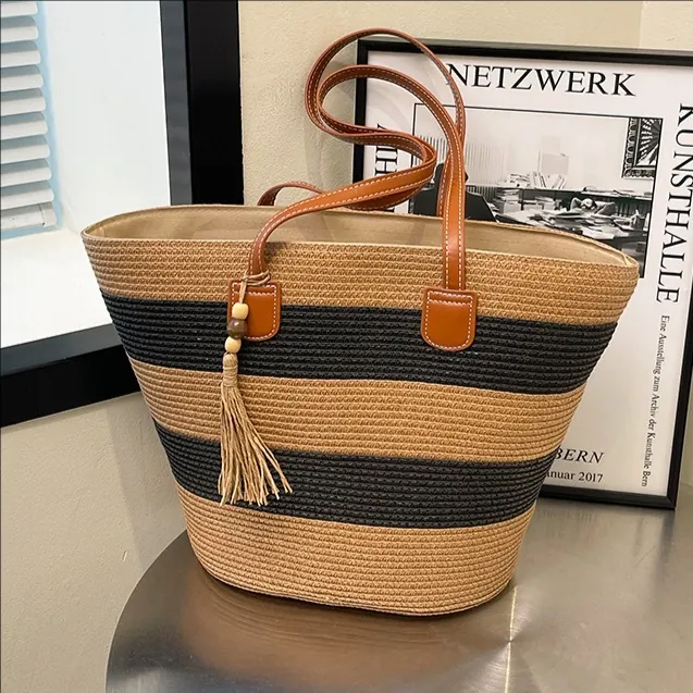 Sac Fourre-Tout en Paille Tissée pour Femmes Grande Capacité Rayé Plage Vacances Sac à Épaule Avec Glands Style Bohème