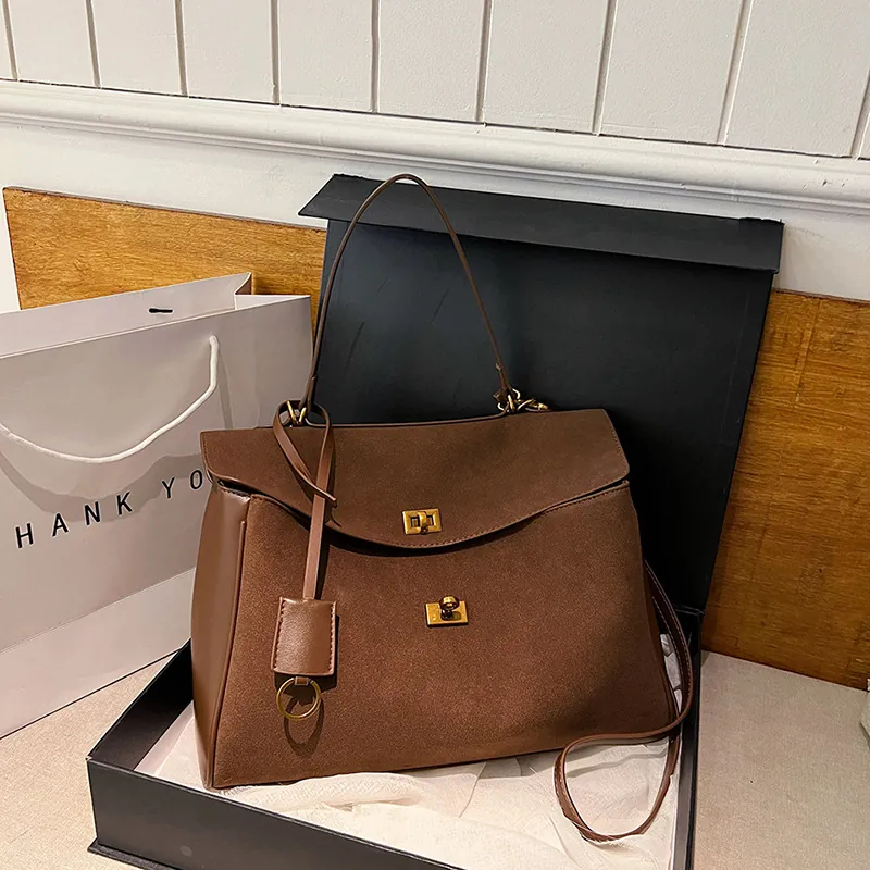 Women Faux Suede PU Leather Tote Bag Large Capacity Shoulder Bag With Gold Twist Lock Fashion Office Commuting Handbag