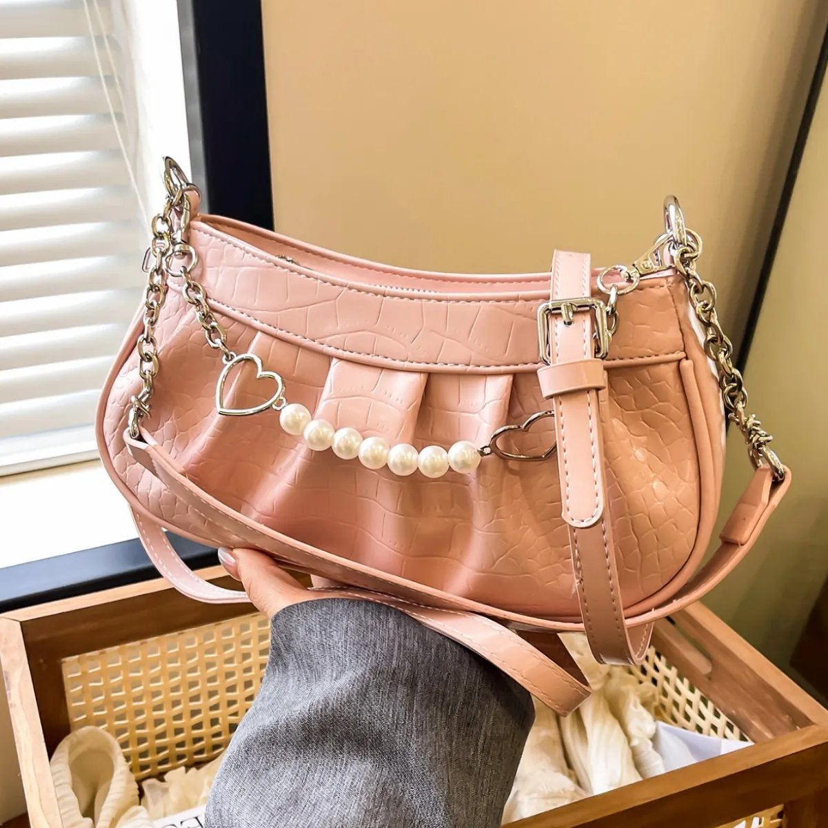 Women Crocodile Pattern PU Leather Underarm Bag Fashion Pleated Shoulder Bag With Artificial Pearl Heart Chain Crossbody Bag
