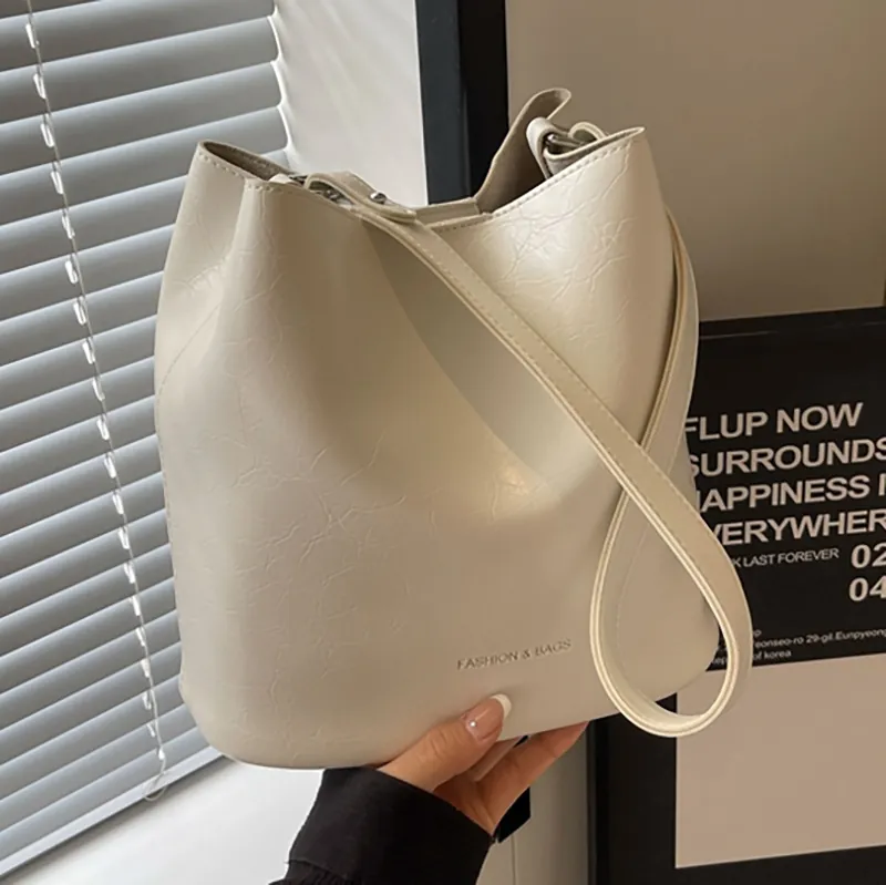 Sac Seau en Cuir Vieilli Designer pour Femmes Grande Capacité Urbain Minimaliste Sac à Épaule Bandoulière Avec Pochette Intérieure