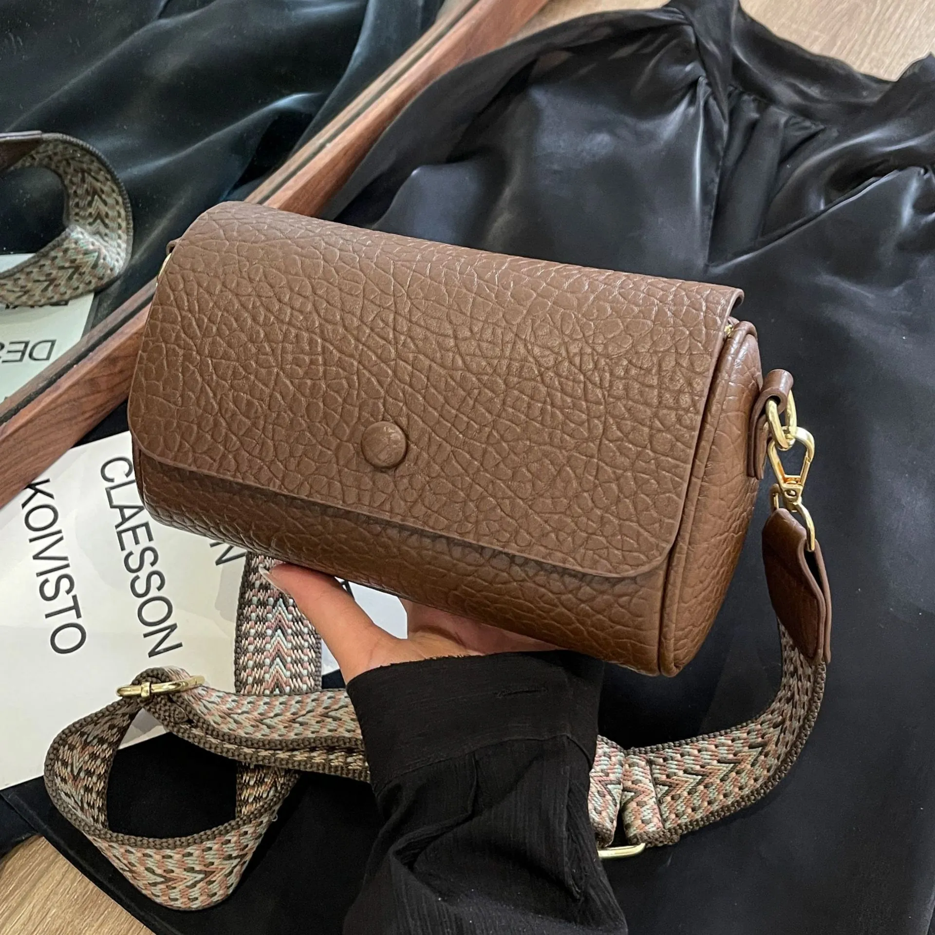 Women Litchi Cylinder Shoulder Bag Geometric Wide Strap PU Leather Crossbody Barrel Bag Fashion Daily Carryall Purse