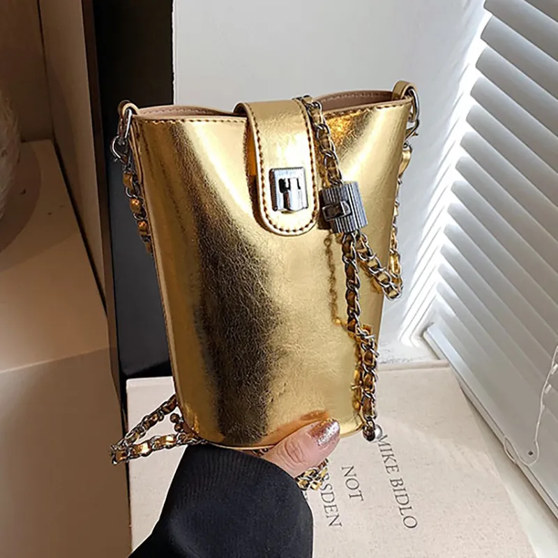 Borsa a Secchiello Metallizzata Lucida da Donna Moda Stile Coreano Borsa a Tracolla a Catena Urbana Semplice per il Pendolarismo
