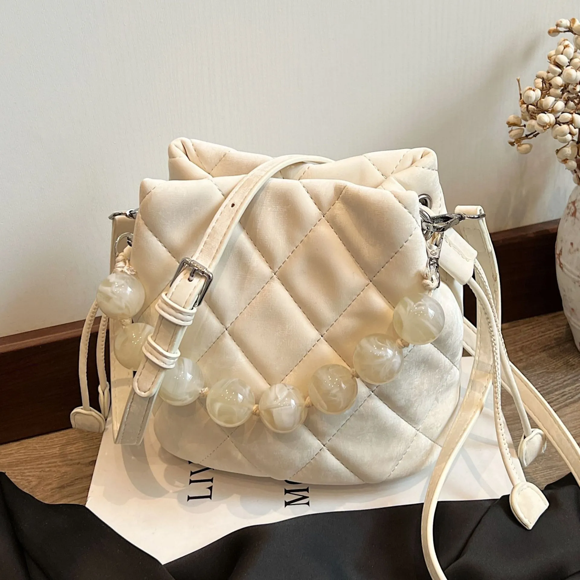 Sac Seau Matelassé pour Femmes Poignée Perlée Élégant Cuir PU Cordon de Serrage Épaule Bandoulière Motif Losange Mode