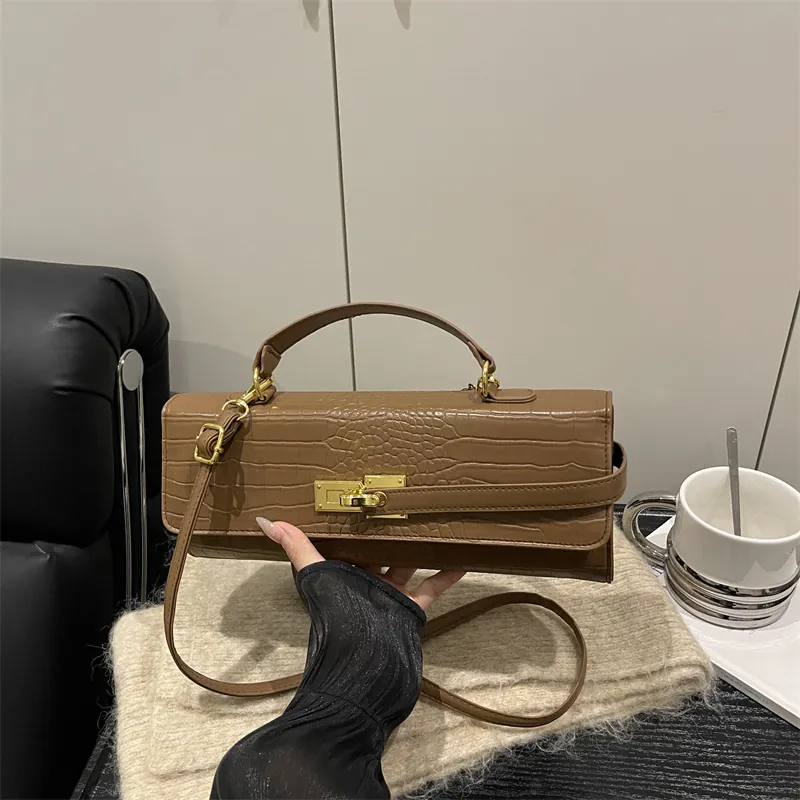 Crocodile Pattern Baguette Bag For Women Vintage PU Leather Flap Crossbody Bag With Gold Lock Fashion Shoulder Handbag