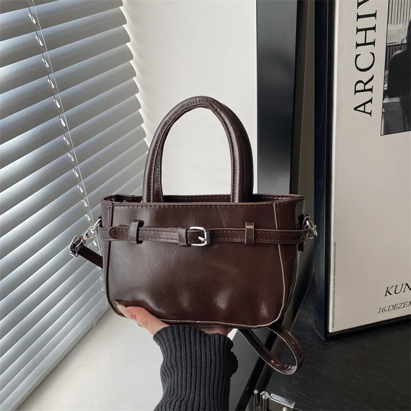 Petit Sac Carré en Cuir PU Minimaliste Vintage pour Femmes Sac à Bandoulière Portable Tendance Couleur Unie avec Détails de Couture