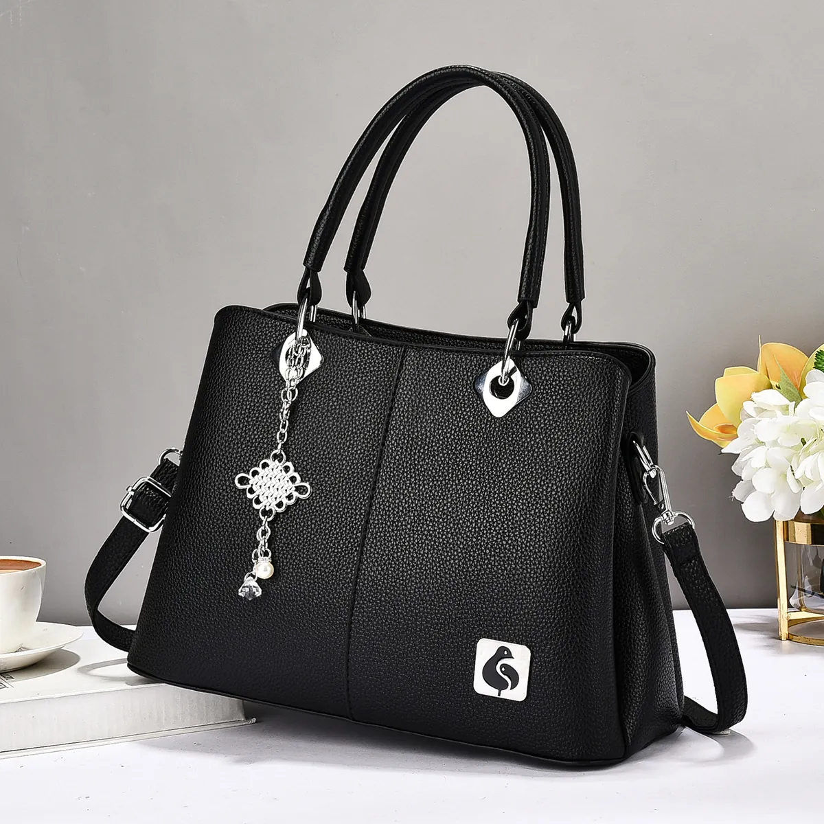 Elegant Women Handbag Lychee Pattern PU Leather Large Capacity Commuter Shoulder Bag With Artificial Pearl Charm Silver Hardware