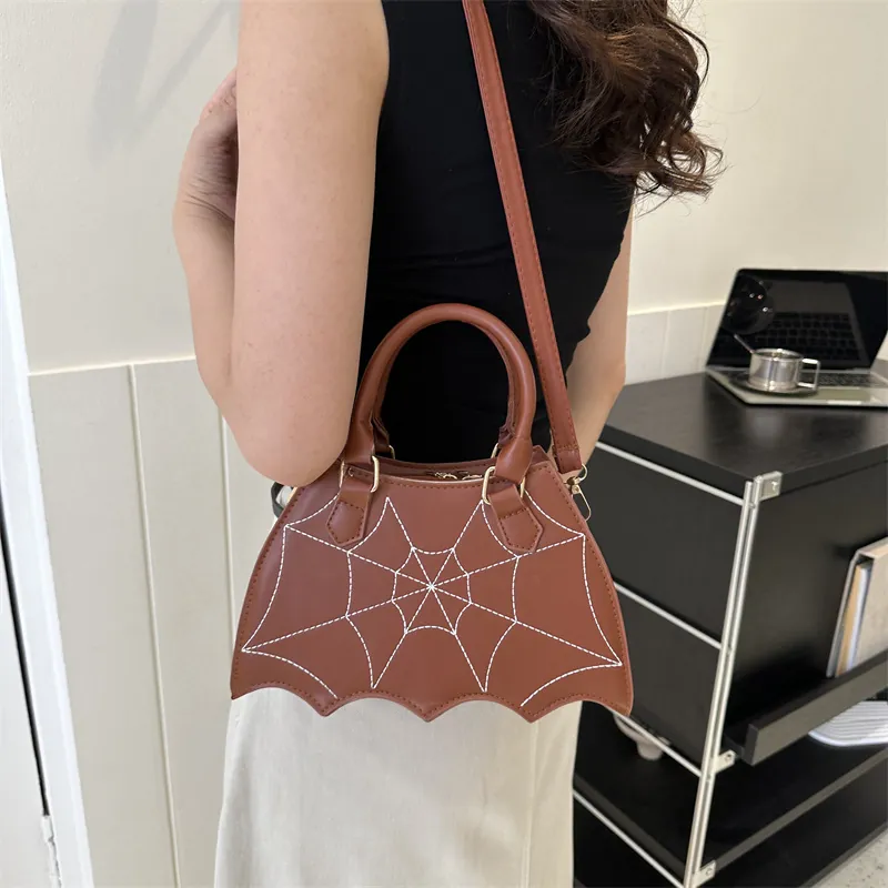 Borsa a Tracolla da Donna in Pelle PU a Forma di Ala di Pipistrello Gotica Motivo Ragnatela Borsetta Divertente per Halloween