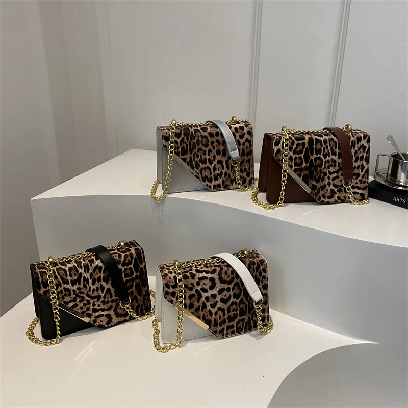 Borsa Quadrata Piccola da Donna alla Moda con Stampa Leopardata e Colori a Contrasto Elegante Borsa a Tracolla in Pelle Sintetica con Catena