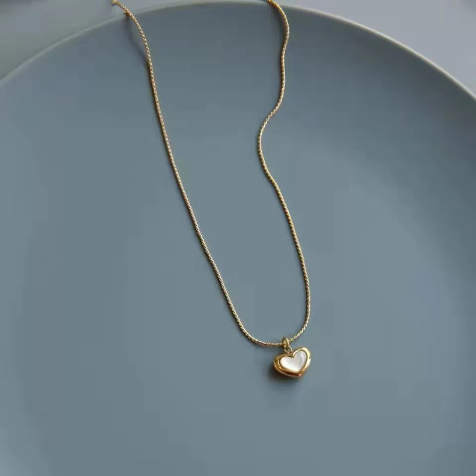 Collier Pendentif Cœur Élégant Acier Inoxydable Nacre Blanche Coquillage Plaqué Or Bijou Minimaliste Pour Femme