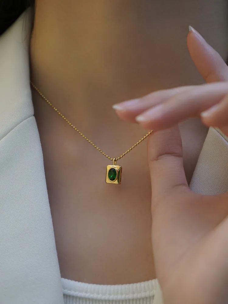 Collier Chaîne À Billes En Acier Titane Plaqué Or Vintage Avec Pendentif Carré Zircon Vert Ovale Pour Femmes