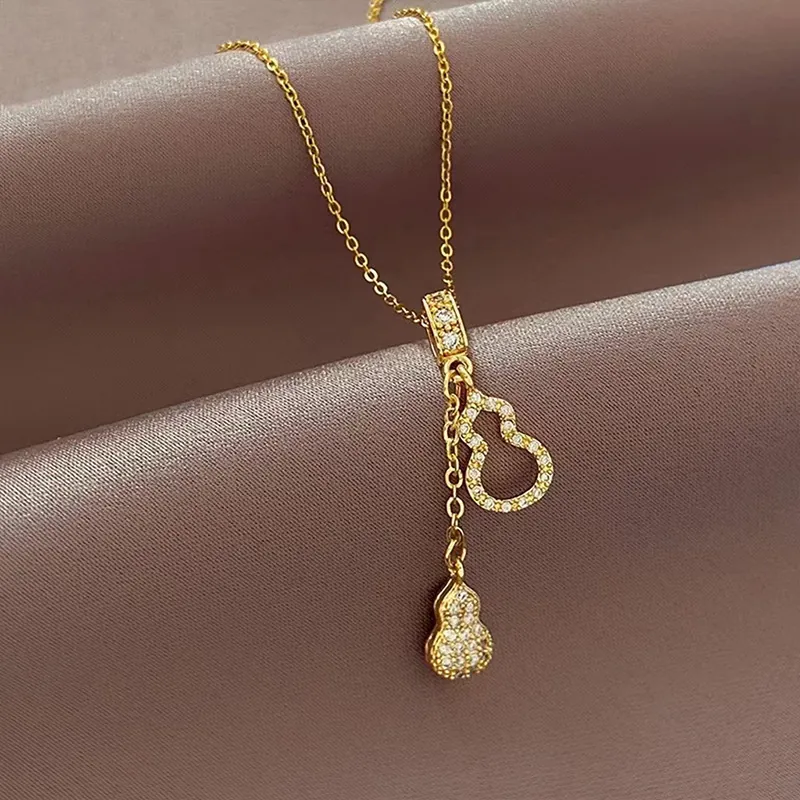 Collier Pendentif Calebasse Élégant En Acier Titane Avec Zircone Plaqué Or Chaîne Longue Pull Bijoux Pour Femmes
