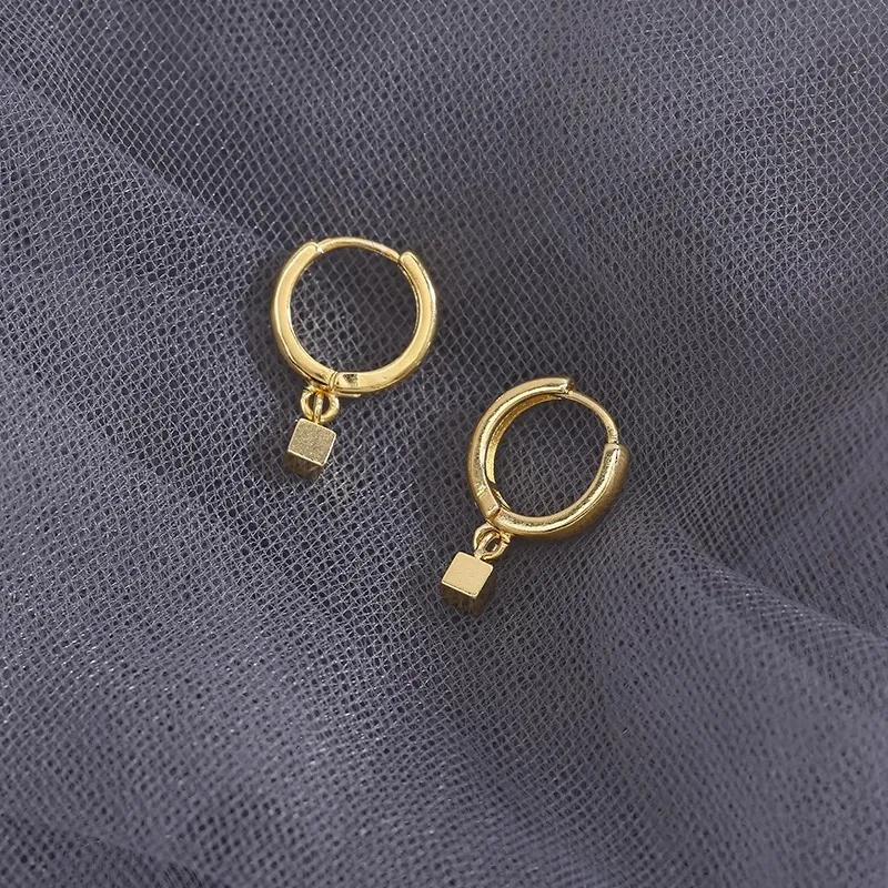 Boucles D'oreilles Créoles En Acier Titane Avec Pendentif Cube Géométrique Bijoux Tendances Pour Femmes