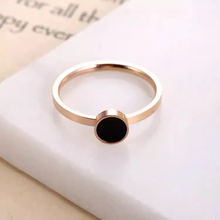 Minimalist Stainless Steel Rose Gold Plated Round Black Shell Ring For Women Elegant Geometric Finger Jewelry Gift