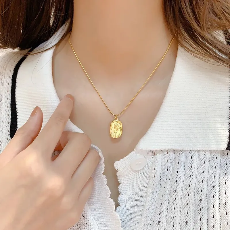 Vintage Tulip Flower Relief Pendant Necklace Gold Plated Stainless Steel Snake Chain Elegant Jewelry For Women