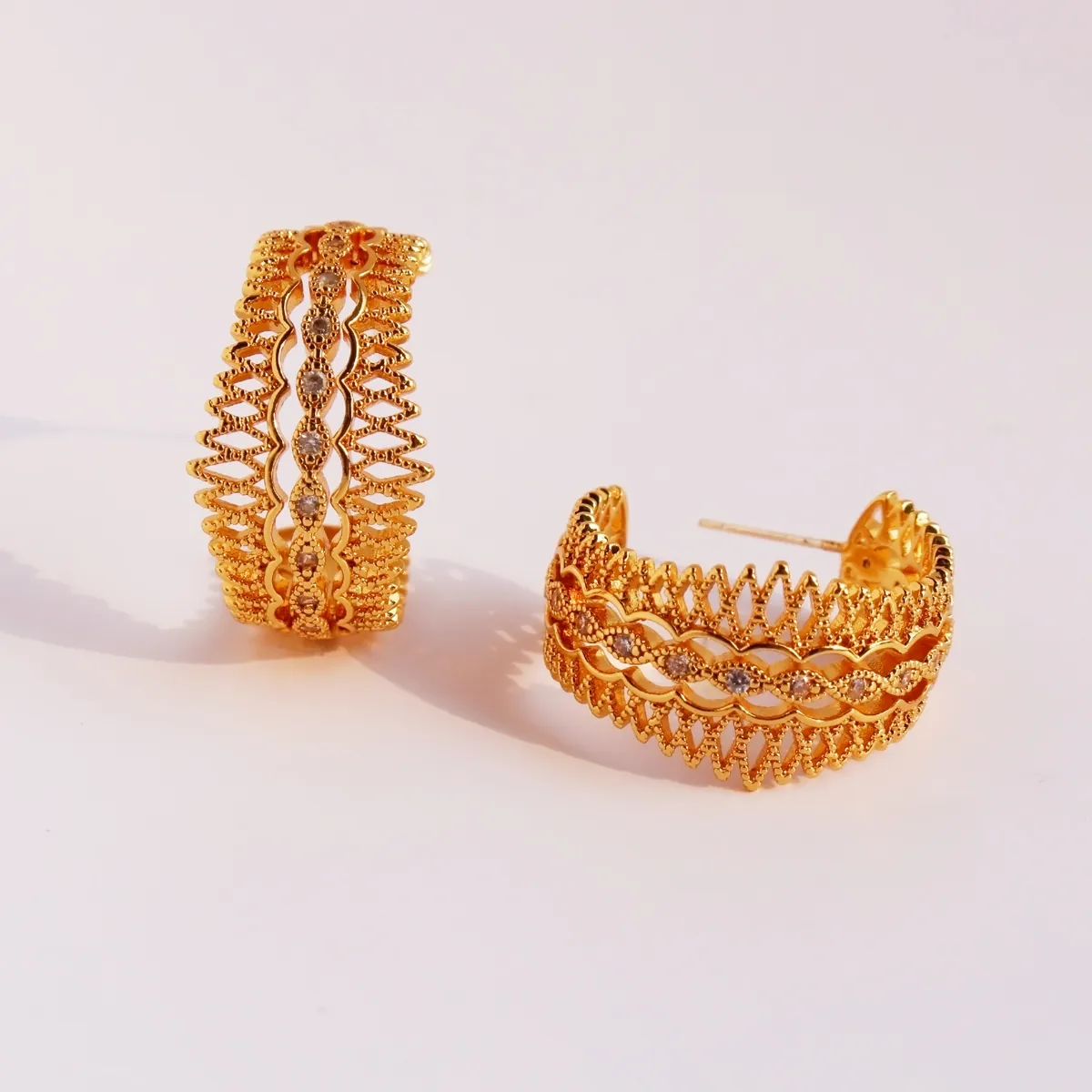 French Retro Hollow Lace Hoop Earrings 18K Gold Plated Brass With 925 Sterling Silver Earring Post Zircon C Shape Women