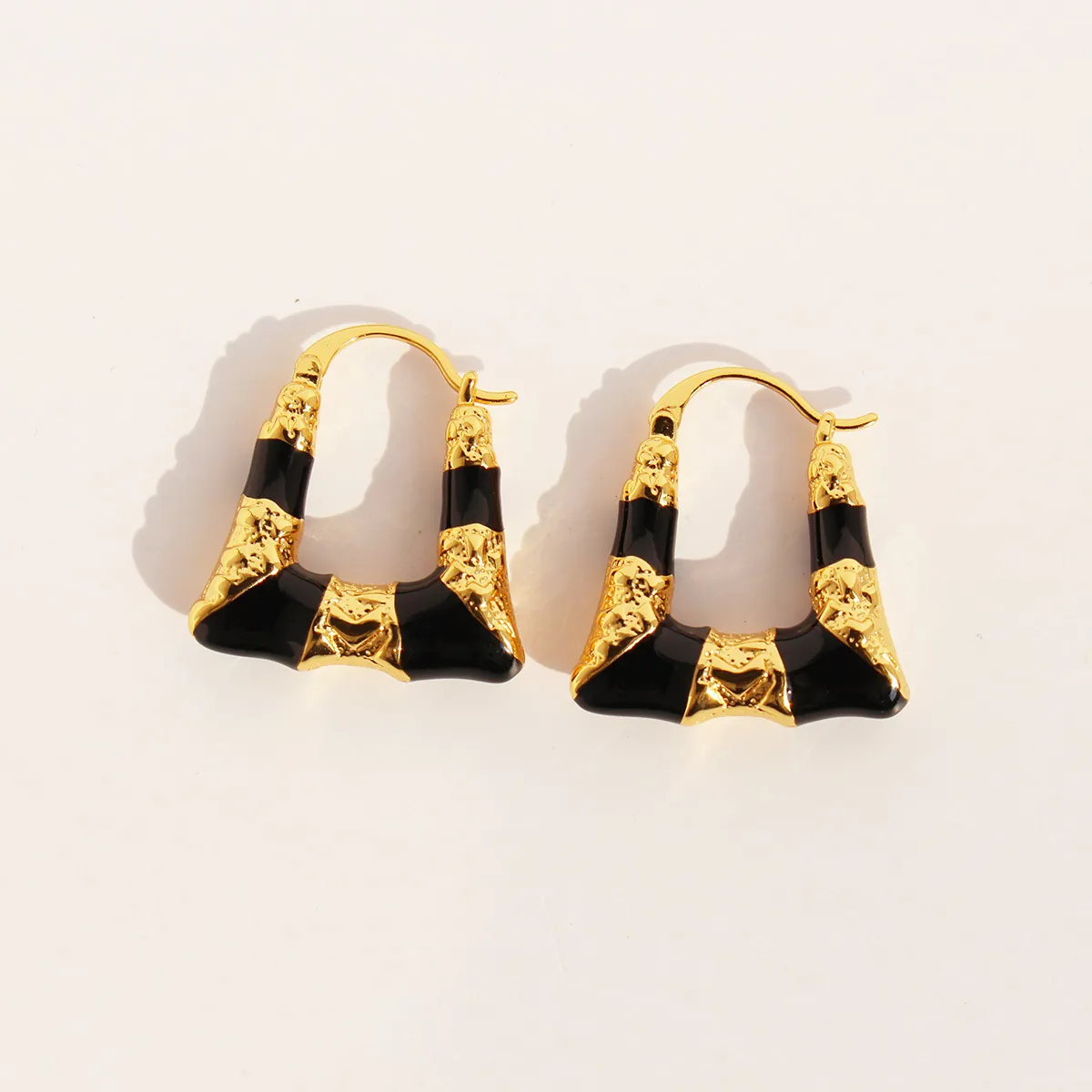 Créoles Trapèze Boucles Oreilles Géométriques Vintage Laiton Métal Texturé Émail Noir Bijoux Rétro Pour Femmes