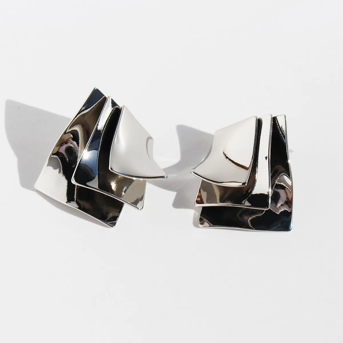 Geometrische Mehrlagige Unregelmäßige Metallblech Ohrringe Mit 925 Sterling Silber Ohrstecker Modern Poliert Für Damen