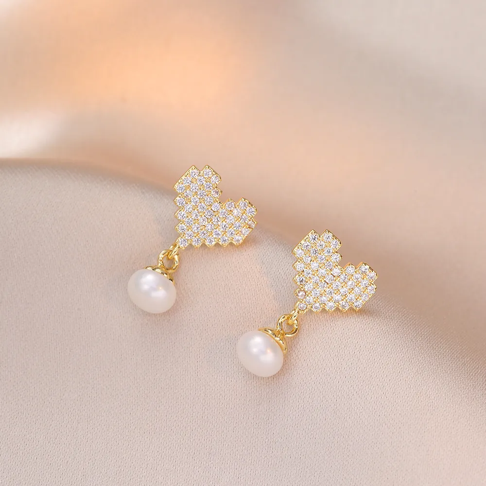 Pixelated Heart Drop Earrings With Freshwater Pearl And 925 Sterling Silver Earring Post For Women Golden Fashion
