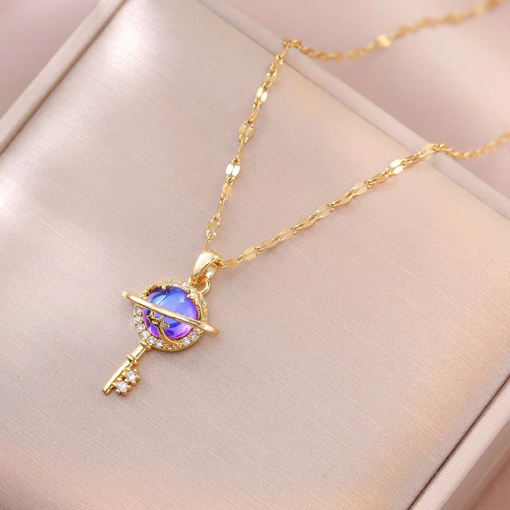 Collier Pendentif Clé Planète Acier Inoxydable Zircon Pierre Dégradée Anneau Saturne Bijoux Femmes