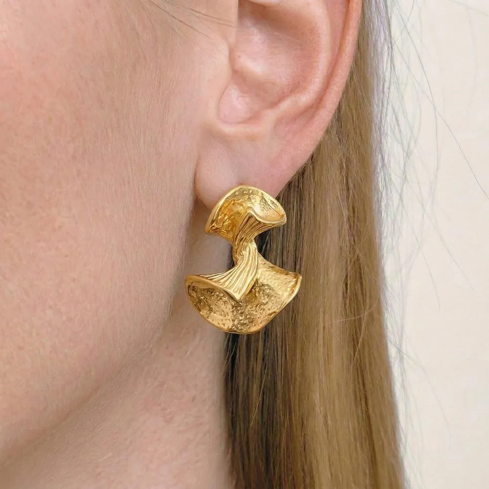 Boucles Oreilles Puces Éventail Martelé Plaqué Or 18K Acier Inoxydable Étanche Hypoallergénique Style Rétro Français Femme