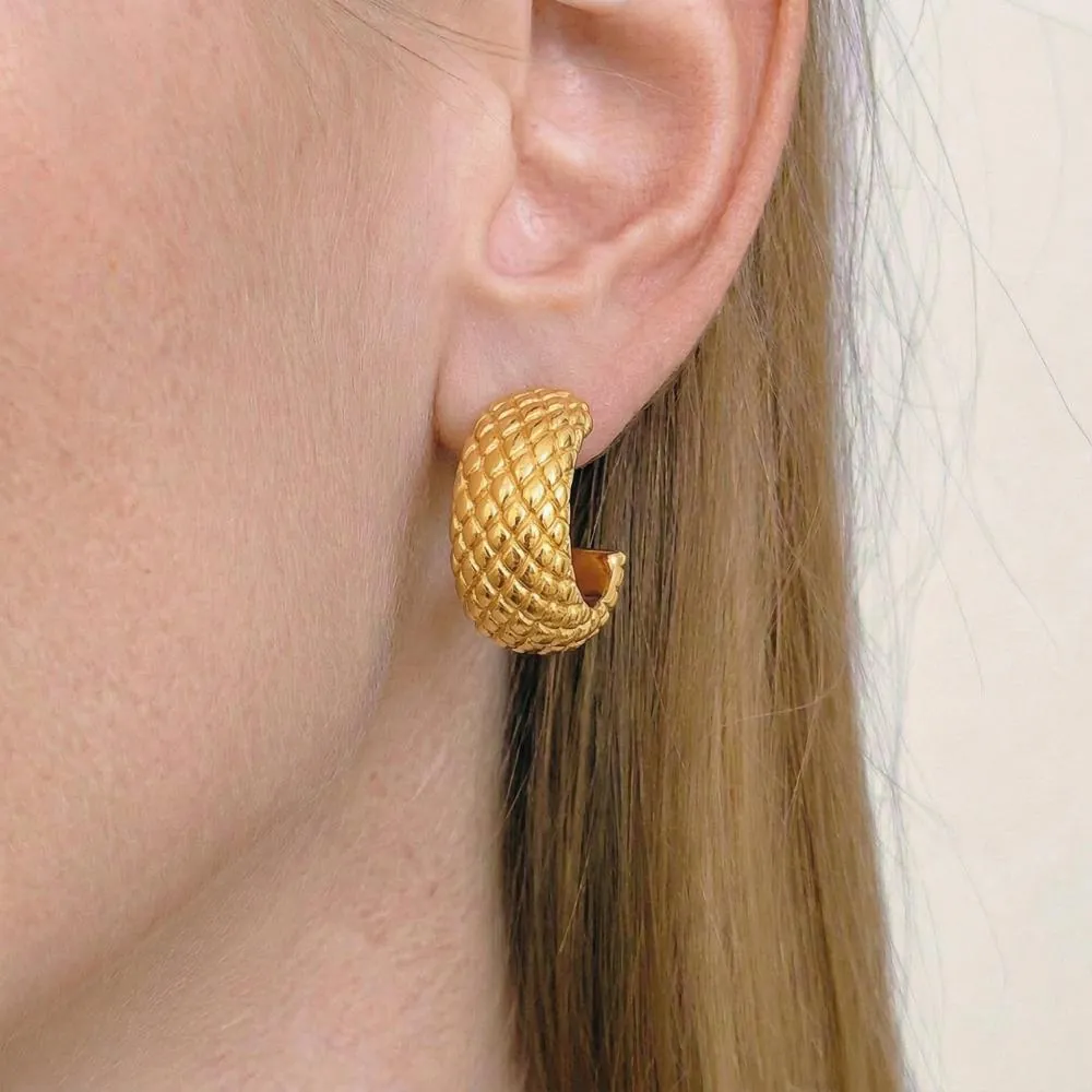 Orecchini A Cerchio A Forma Di C Da Donna Acciaio Inossidabile Placcato Oro 18K Motivo A Rombi Impermeabile Anallergico