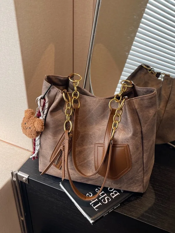 Vintage PU Leather Large Capacity Tote Bag For Women Patchwork Shoulder Bag With Chain Strap Commuting Handbag With Bear Charm