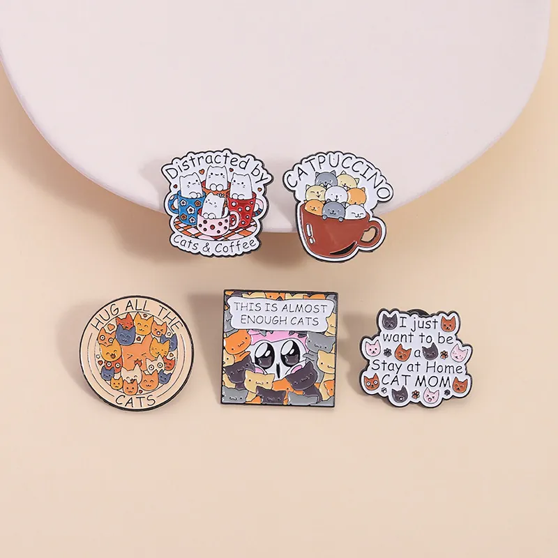 Set di Spille in Smalto Gatto Cartoon Creativo Distintivo Tazza di Caffè Lega di Zinco Laccata Spilla Gioielli per Vestiti Borse