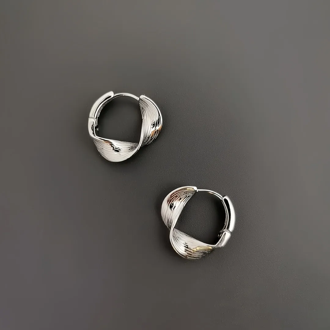 Orecchini a Cerchio Huggie in Argento Sterling 925 con Texture Torta per Donna Gioielli Quotidiani Personalizzati in Stile Mobius Spazzolato Vintage
